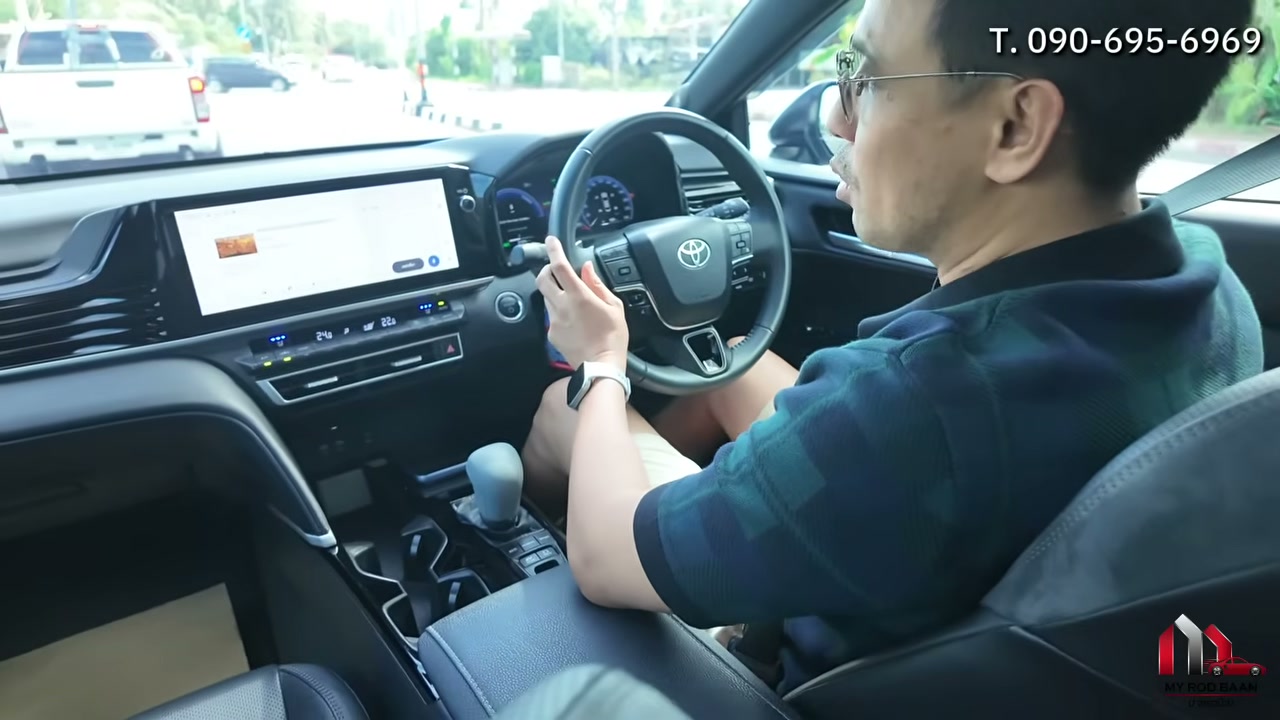 รีวิวเจาะลึก Toyota Camry HEV 2.5 Premium Luxury รถผู้บริหารไมล์น้อย สภาพป้ายแดงที่น่าจับจอง - บทความจาก ITBlockman