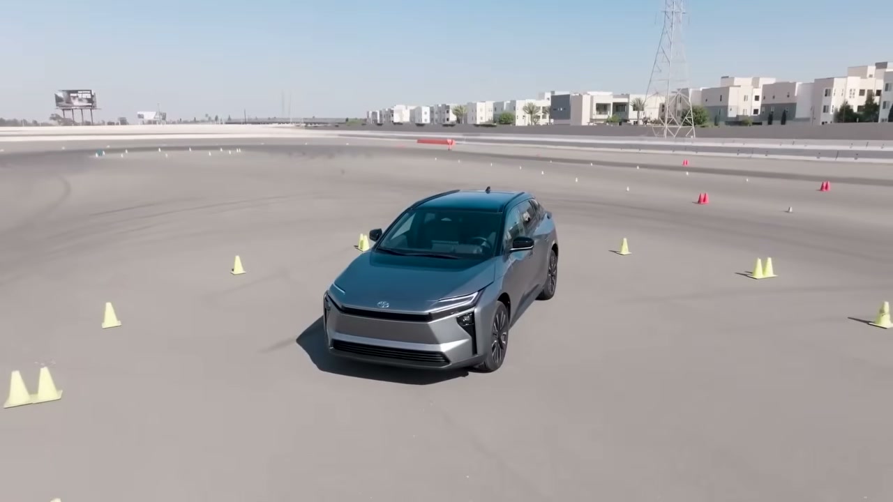Toyota ปฏิวัติวงการรถยนต์ไฟฟ้า: ทางออกที่แท้จริงของปัญหาชาร์จไฟนาน - บทความจาก ITBlockman
