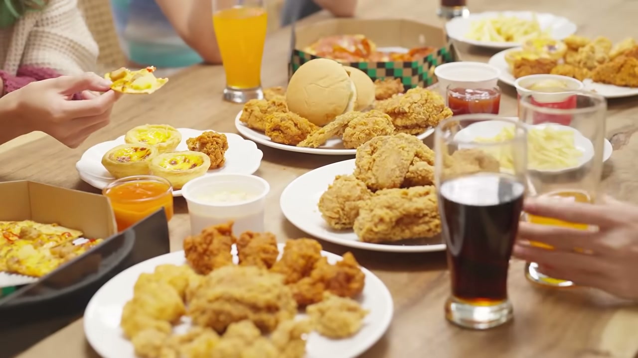 เจาะลึกสมรภูมิไก่ทอดไทย 6 สัญชาติ กับมูลค่าตลาดกว่า 30,000 ล้านบาท ใครคือตัวจริง? - บทความจาก ITBlockman