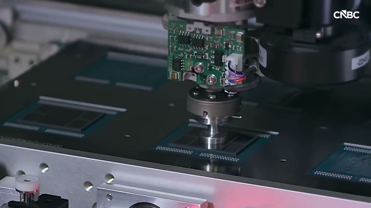 ความเสี่ยงที่ถูกมองข้าม: ทำไมแผงวงจรไฟฟ้า (PCB) จากจีนถึงเป็นจุดยุทธศาสตร์สำคัญของสงครามชิป AI - บทความจาก ITBlockman